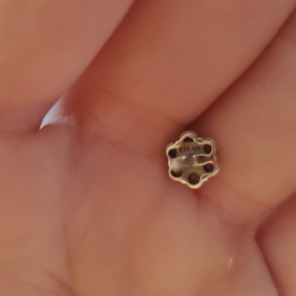 Real diamond flower cluster earrings - Picture 4 of 4